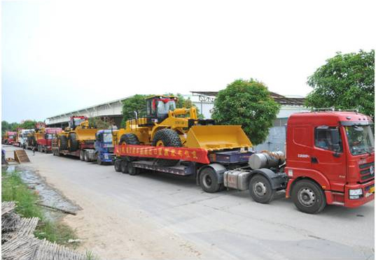 福大機(jī)械叉裝車批量出口歐洲發(fā)車儀式隆重舉行